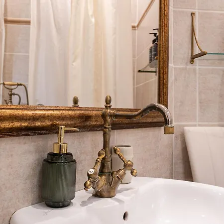 Basilica And Castle View Luxury Suite, Free Parking Reservation Needed