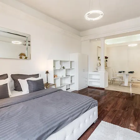 Basilica And Castle View Luxury Suite, Free Parking Reservation Needed Lägenhet