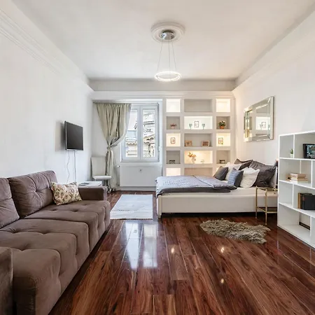 Lägenhet Basilica And Castle View Luxury Suite, Free Parking Reservation Needed