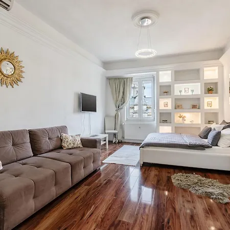 Basilica And Castle View Luxury Suite, Free Parking Reservation Needed Lejlighed