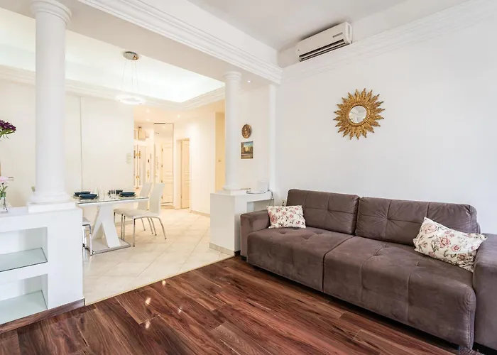 Basilica And Castle View Luxury Suite, Free Parking Reservation Needed