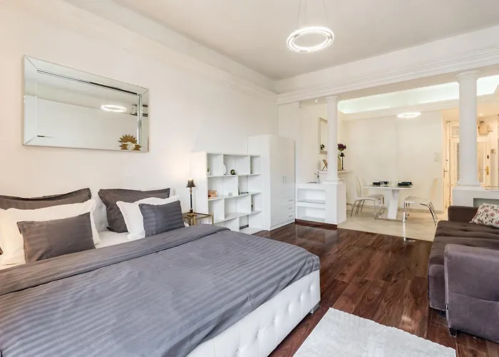 Basilica And Castle View Luxury Suite, Free Parking Reservation Needed Lägenhet