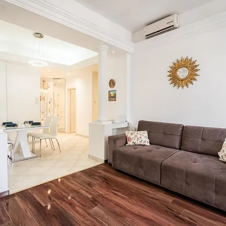Amora Homes Basilica And Castle View Luxury Suite, Free Parking Reservation Needed