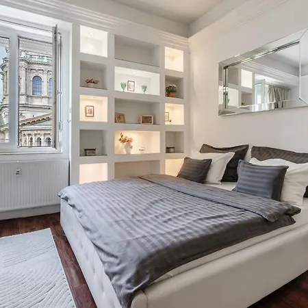 Apartment Amora Homes Basilica And Castle View Luxury Suite, Free Parking Reservation Needed Budapest