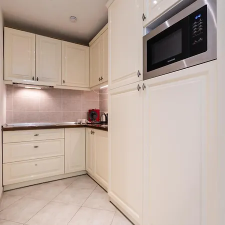 Amora Homes Basilica And Castle View Luxury Suite, Free Parking Reservation Needed