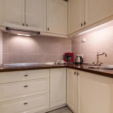 Amora Homes Basilica And Castle View Luxury Suite, Free Parking Reservation Needed *